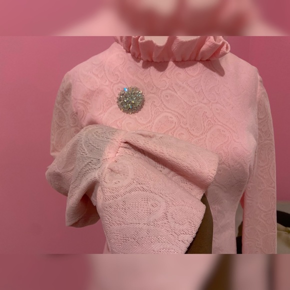 SOLD- Vintage 1960s Pink Paisley Lace Retro Dress - Picture 4 of 7